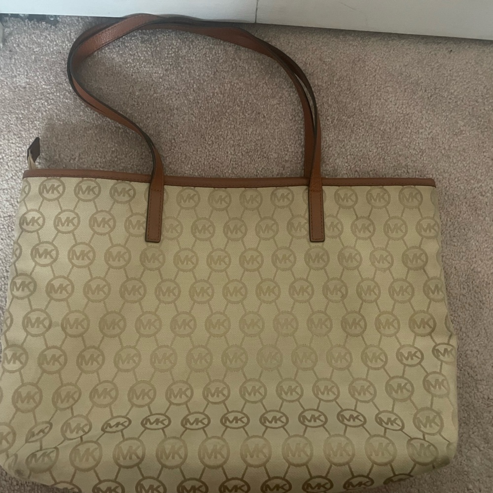 MK Signature Bundle - Picture 9 of 9